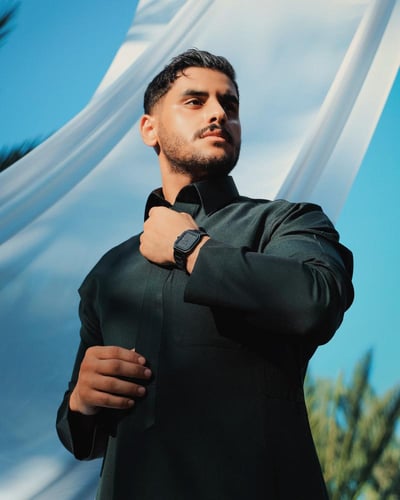 ساعة بدر الرجالية من الستيل بلون رمادي