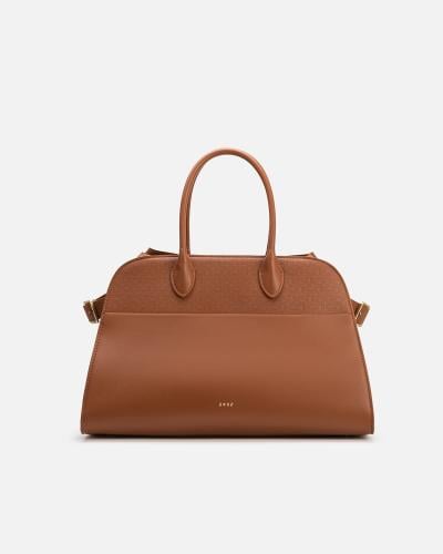 شنطة نسائية أنيقة باللون البني