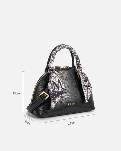 شنطه نسائيه مميزه باللون الأسود