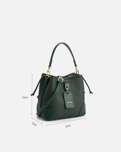 شنطه نسائيه تقليديه باللون الأخضر