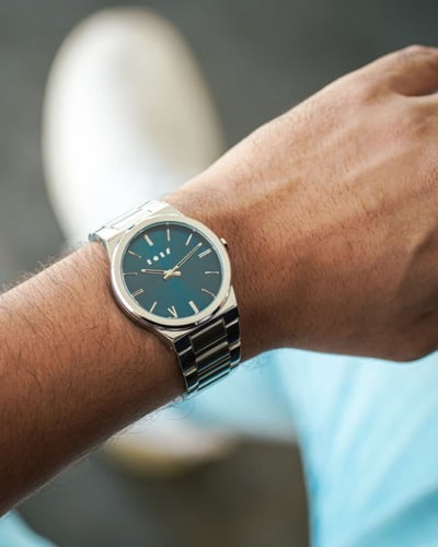 ساعة الخَالد الرجالية بلون فضي