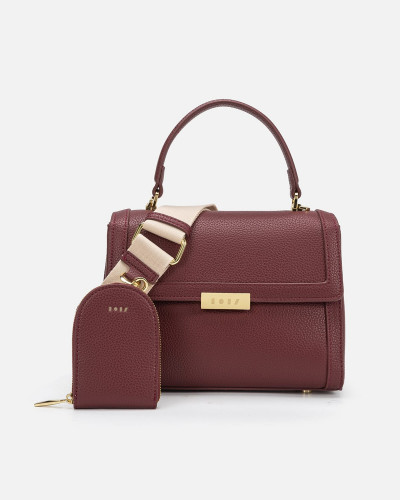 شنطة نسائية أنيقة باللون العودي