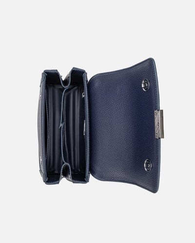 شنطة نسائية أنيقة باللون الأزرق