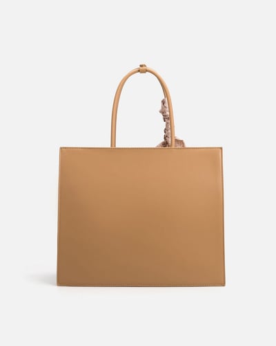 شنطه نسائيه كلاسيك باللون البني