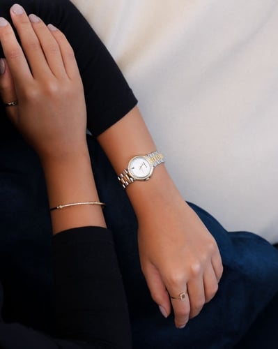 ساعة فاتنه النسائية بلون فضي وذهبي