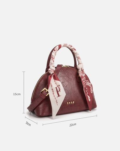 شنطه نسائيه مميزه باللون العودي