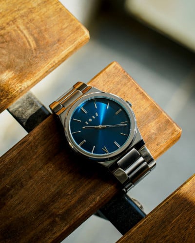 ساعة الخَالد الرجالية بلون فضي