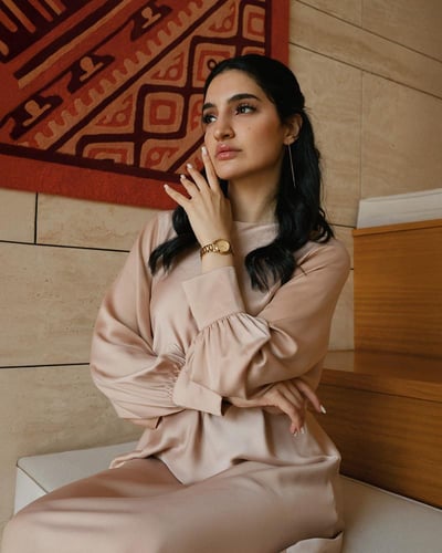 ساعة نسائية ستيل باللون الذهبي