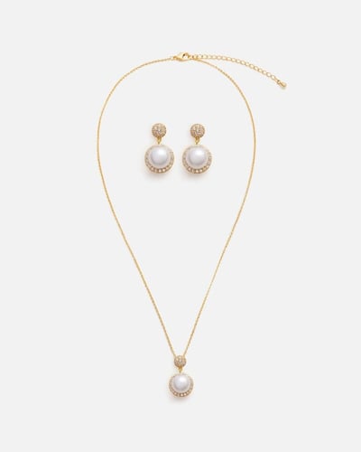 طقم هدايا نسائي بتصميم أنيق