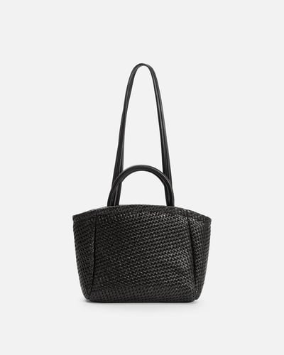 شنطة نسائية مميزة باللون الأسود