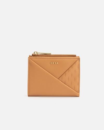 محفظة بتصميم لكل يوم باللون البني