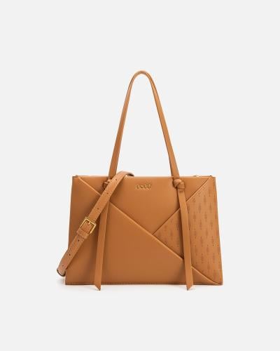 شنطة نسائية من الجلد باللون البني