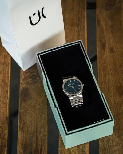 ساعة الخَالد الرجالية بلون فضي