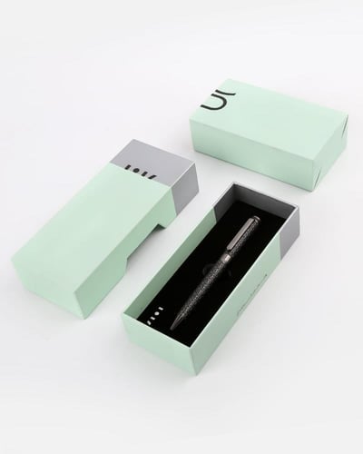 قلم رجالي بتصميم مميز بلون أسود