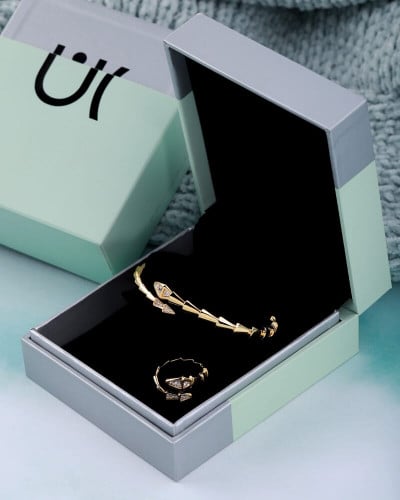 طقم هدايا اكسسوار نسائي باللون الذهبي