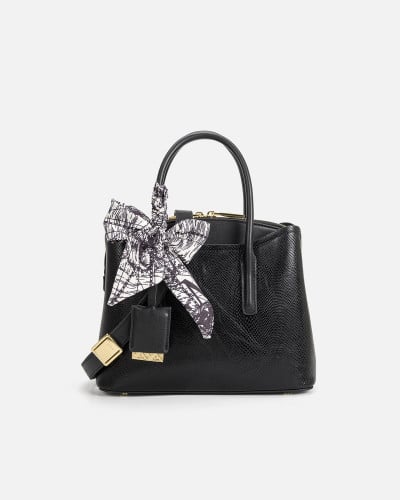 شنطة نسائية من الجلد باللون الأسود