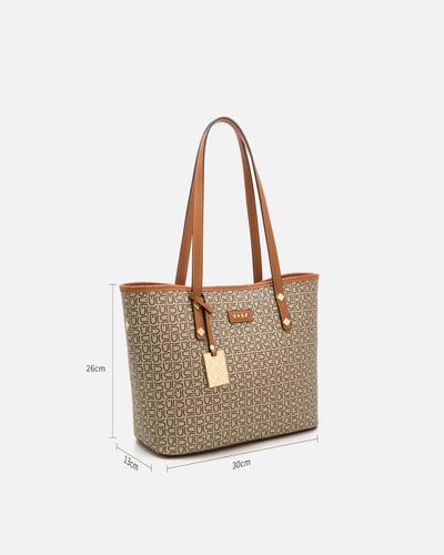 شنطه نسائيه كلاسيك باللون البيج