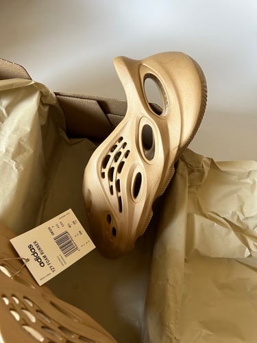 Yeezy Foam Brown Size 40.5