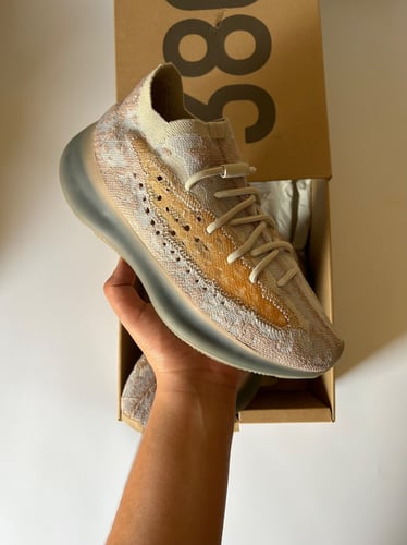 Yeezy Pepper Size 43