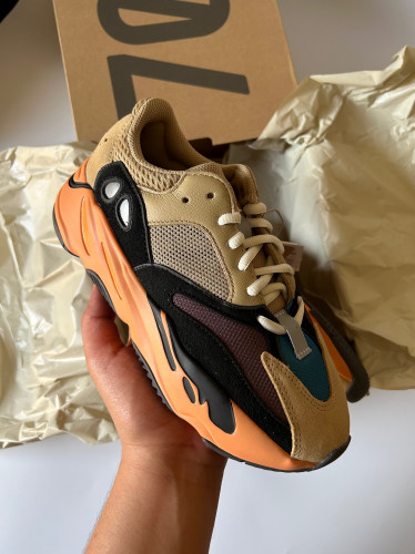 Yeezy 700 Enflame Size 37