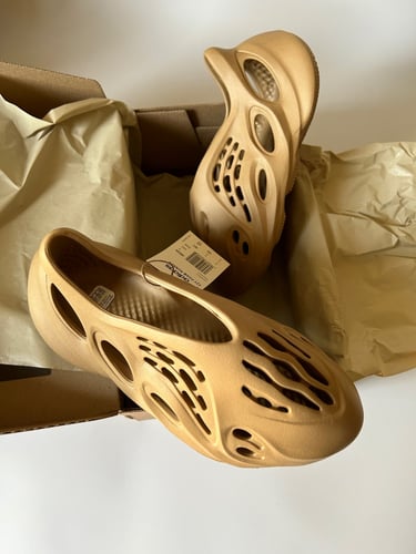 Yeezy Foam Brown Size 40.5