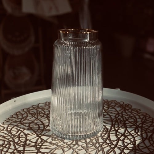 فازة زجاج حجم وسط مخططة