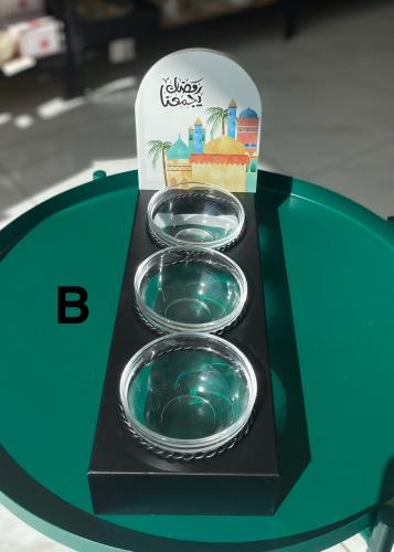 ستاند تقديم رمضان مع ثلاث صحرن