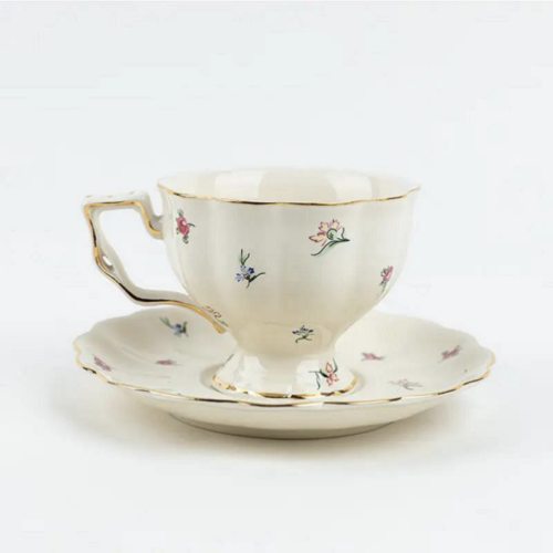 طقم كوب مع صحن فنتج وأنيق