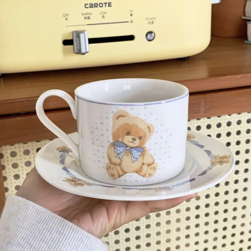 كوب مع صحن كيوت برسمة دب