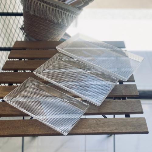 صينية تقديم شفافة