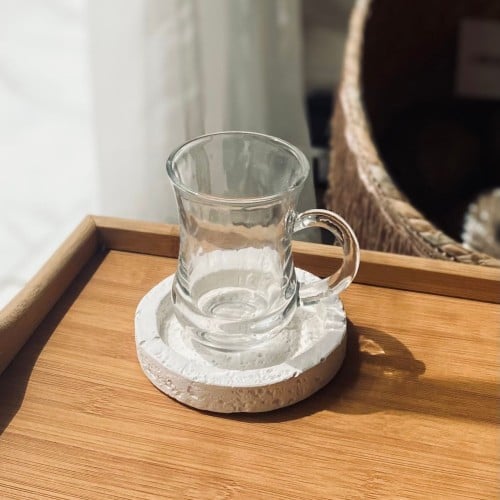 استكانة او فنجان شاي مع كوستر