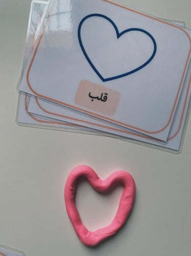 نشاط صنع الاشكال بالصلصال