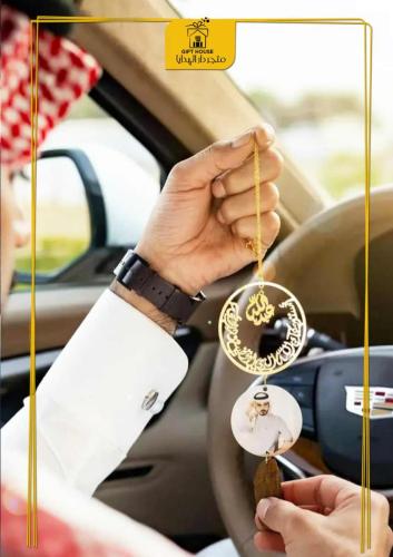 تعليقة مستوحاة من العود مع الصورة