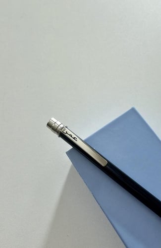 قلم رجالي اسود