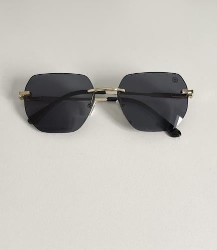 نظارة سوداء