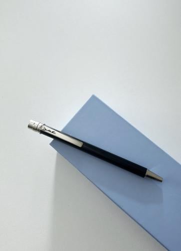 قلم رجالي اسود