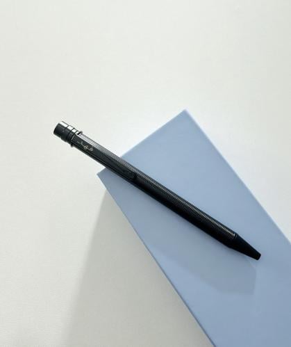 قلم رجالي اسود