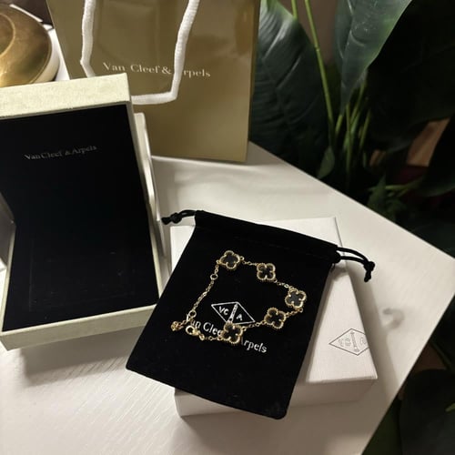 سوار فان كليف ذهبي ألامبرا 5 وردات مالاكيت أخضر