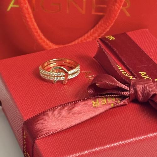 خاتم اقنر ذهبي بحرف u