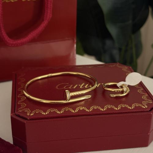 سوار وخاتم كارتير ذهبي بنجر مسمار مرصع