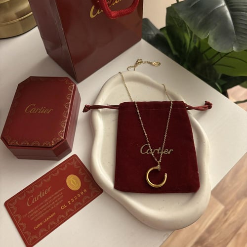 سلسال كارتير مسمار ذهبي ستيل بتصميم المسمار المرصع