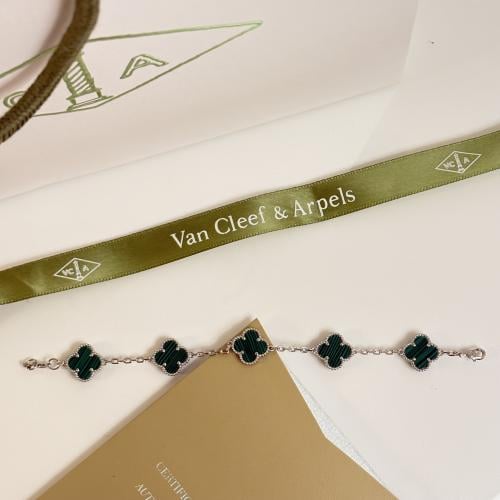 اسوارة فان كليف اخضر