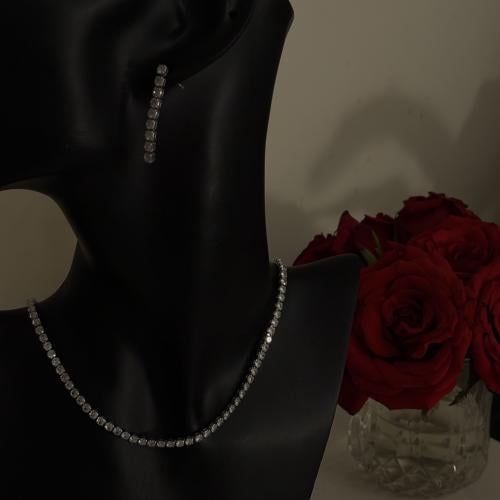 طقم زريكون فضي مميز