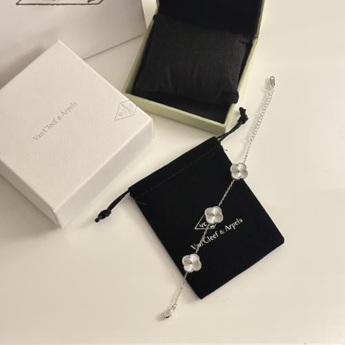 اسوارة فان كليف فضي فريد