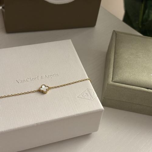 اسوارة فان كليف نسائي صدفي هادئ