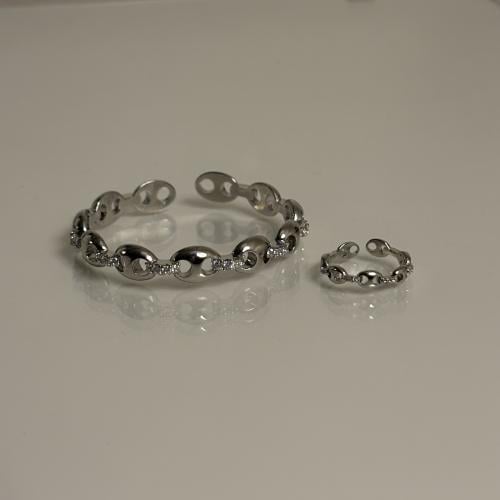 سوار وخاتم قوتشي فضي جنزير مرصع