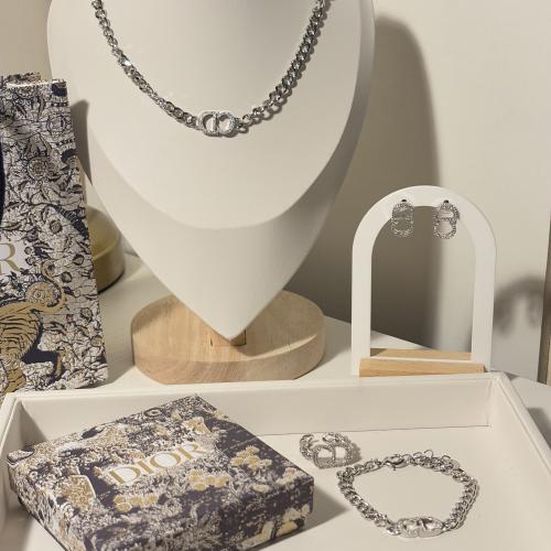 طقم ديور ذهبي وفضي