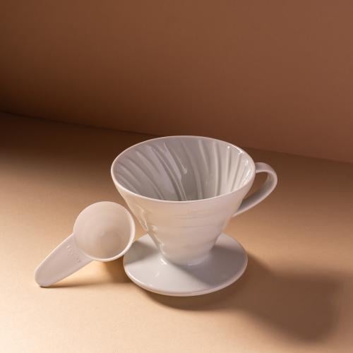 قمع ترشيح سيراميك أبيض كلاسيكي حجم (02) من هاريو