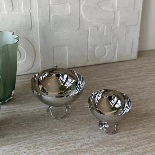 صحن تقديم بقاعده فضي