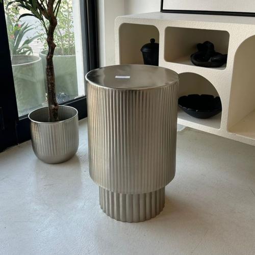 طاولة هندي فضي